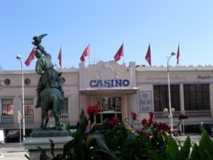 Das Casino von Menton direkt vor der Kulisse vom Zitronenfest